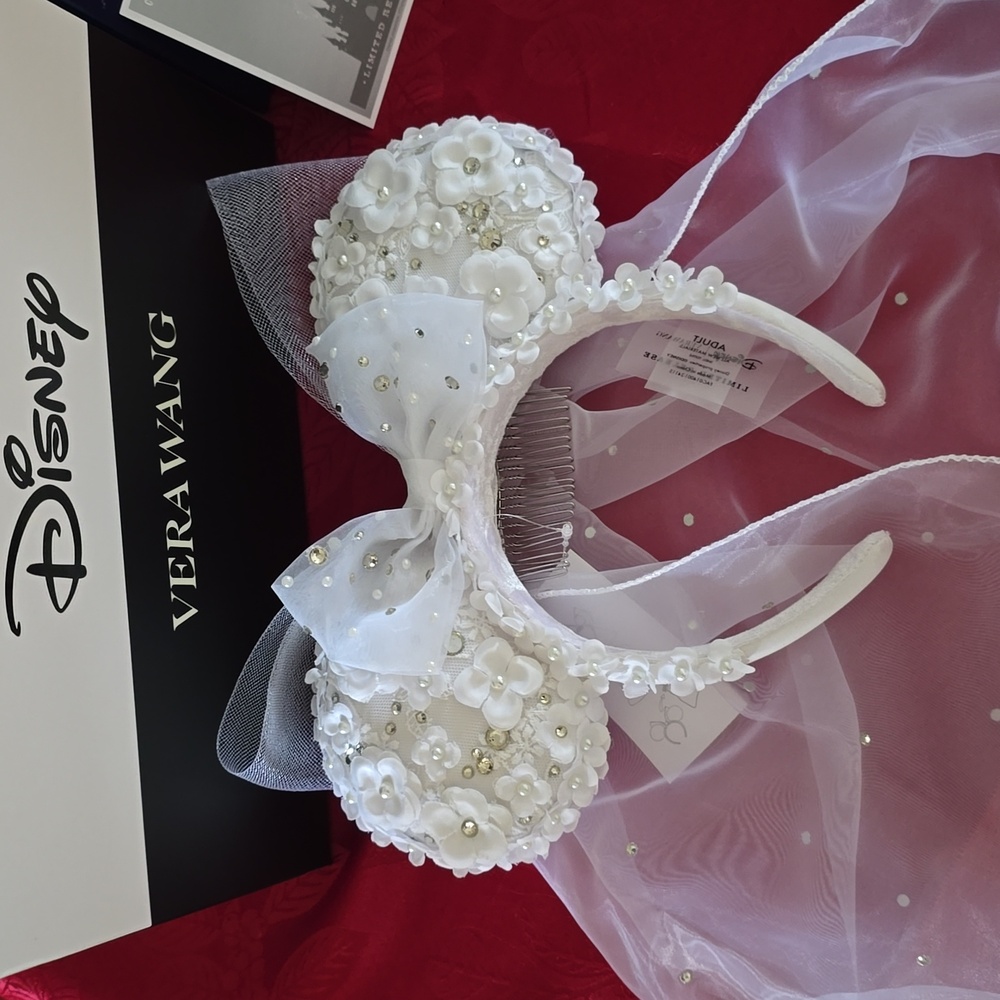 BNWT Disney Vera Wang
